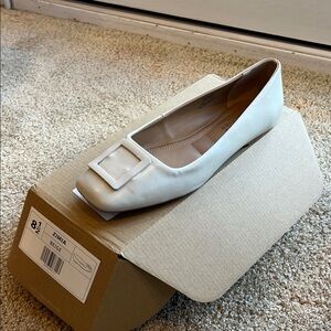 Journee Zimia Beige Off white Flat